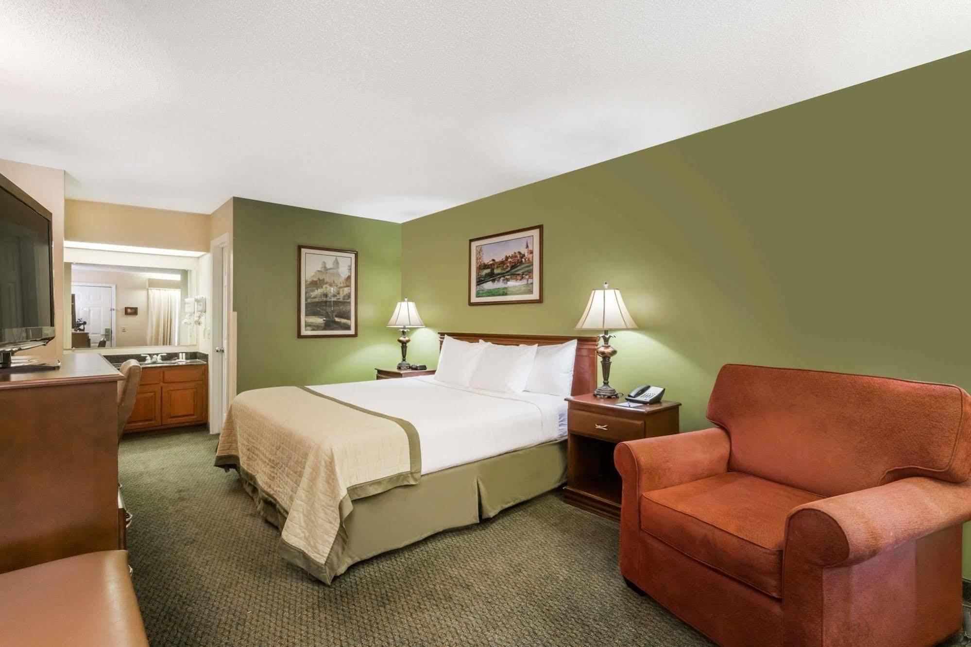 Hotel Baymont By Wyndham Waycross Exterior foto