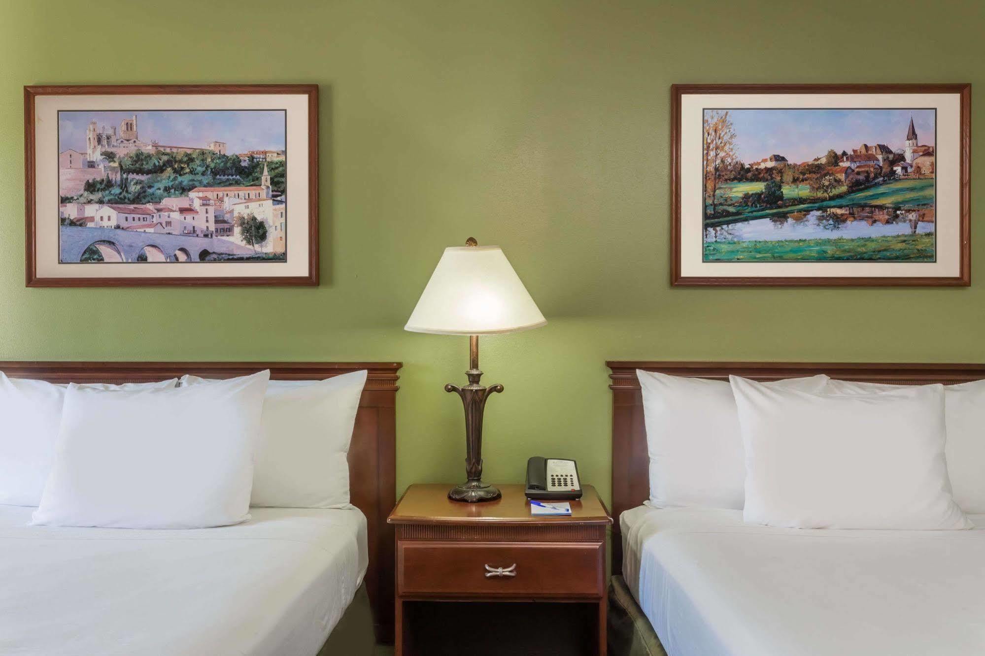 Hotel Baymont By Wyndham Waycross Exterior foto